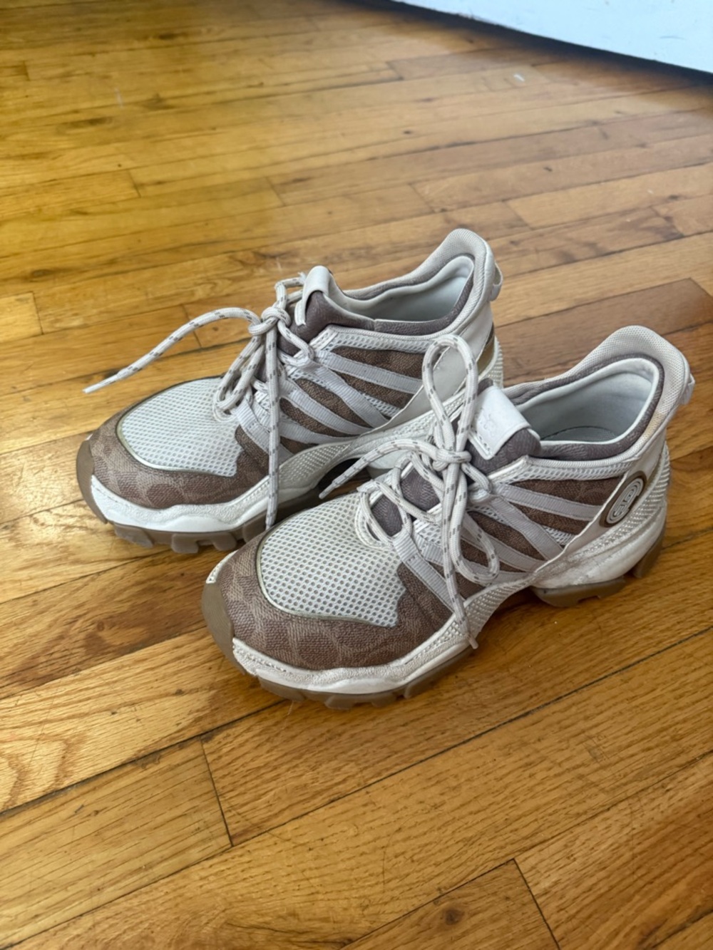 Women's Coach C165 runner cc mesh size Beige and Brown Sneakers NWOT - Picture 2 of 4